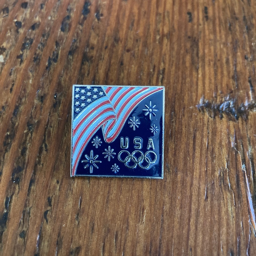 USA Flag Olympics Pin Brooch, USC and Aminco on Back Unisex Men Women, 1984